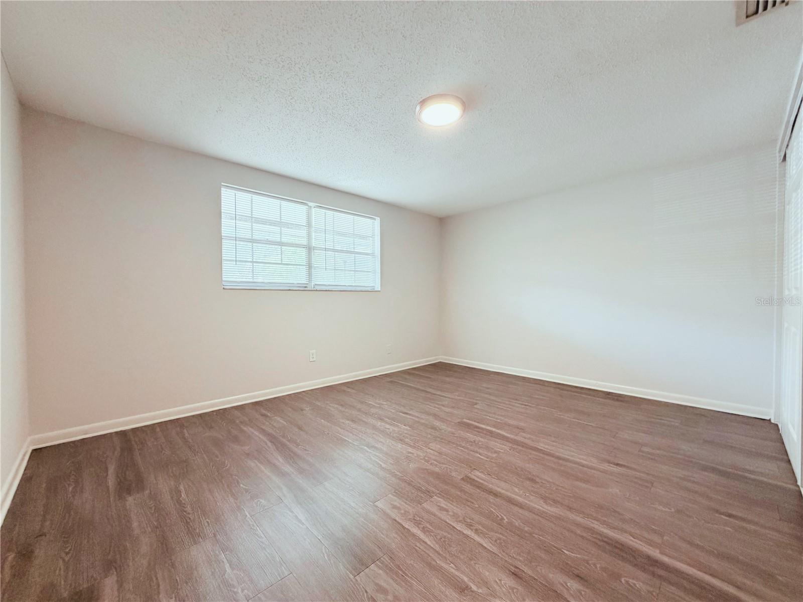 Image 4 of 9 For 5305 Oakwood Court 17