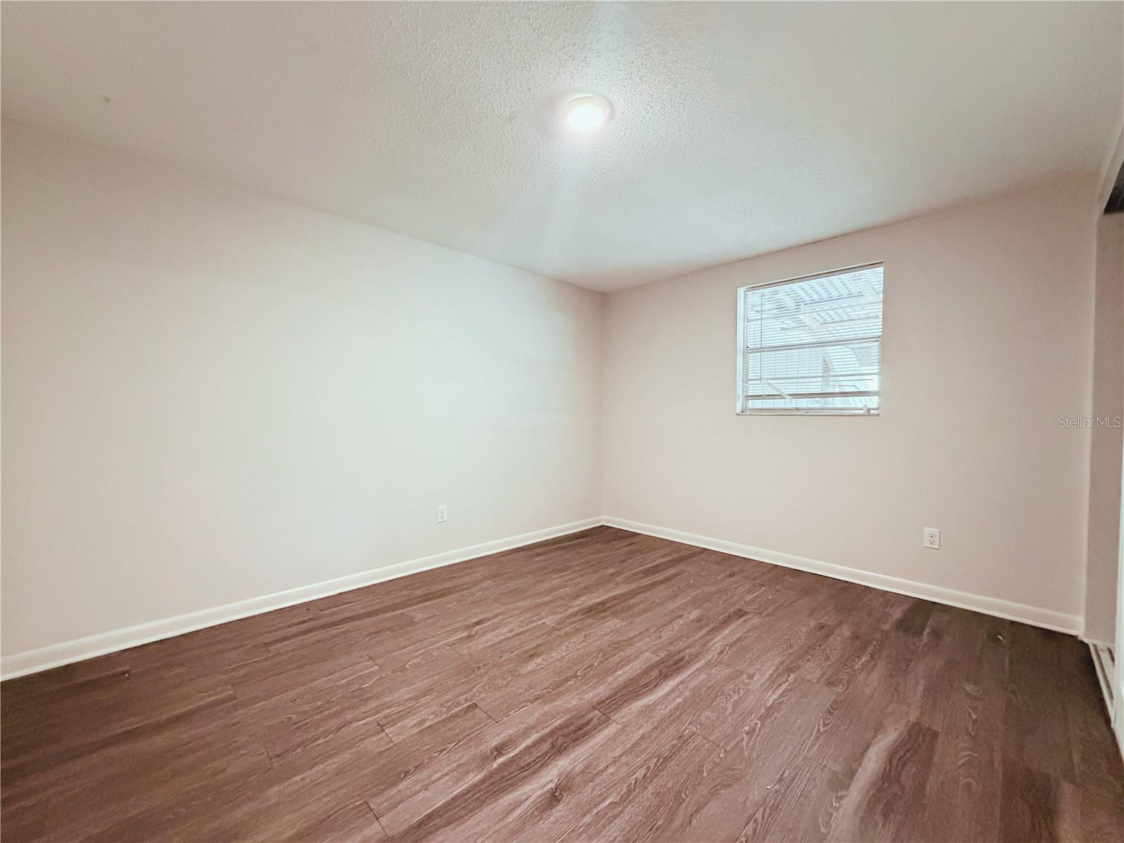 Image 6 of 9 For 5305 Oakwood Court 17