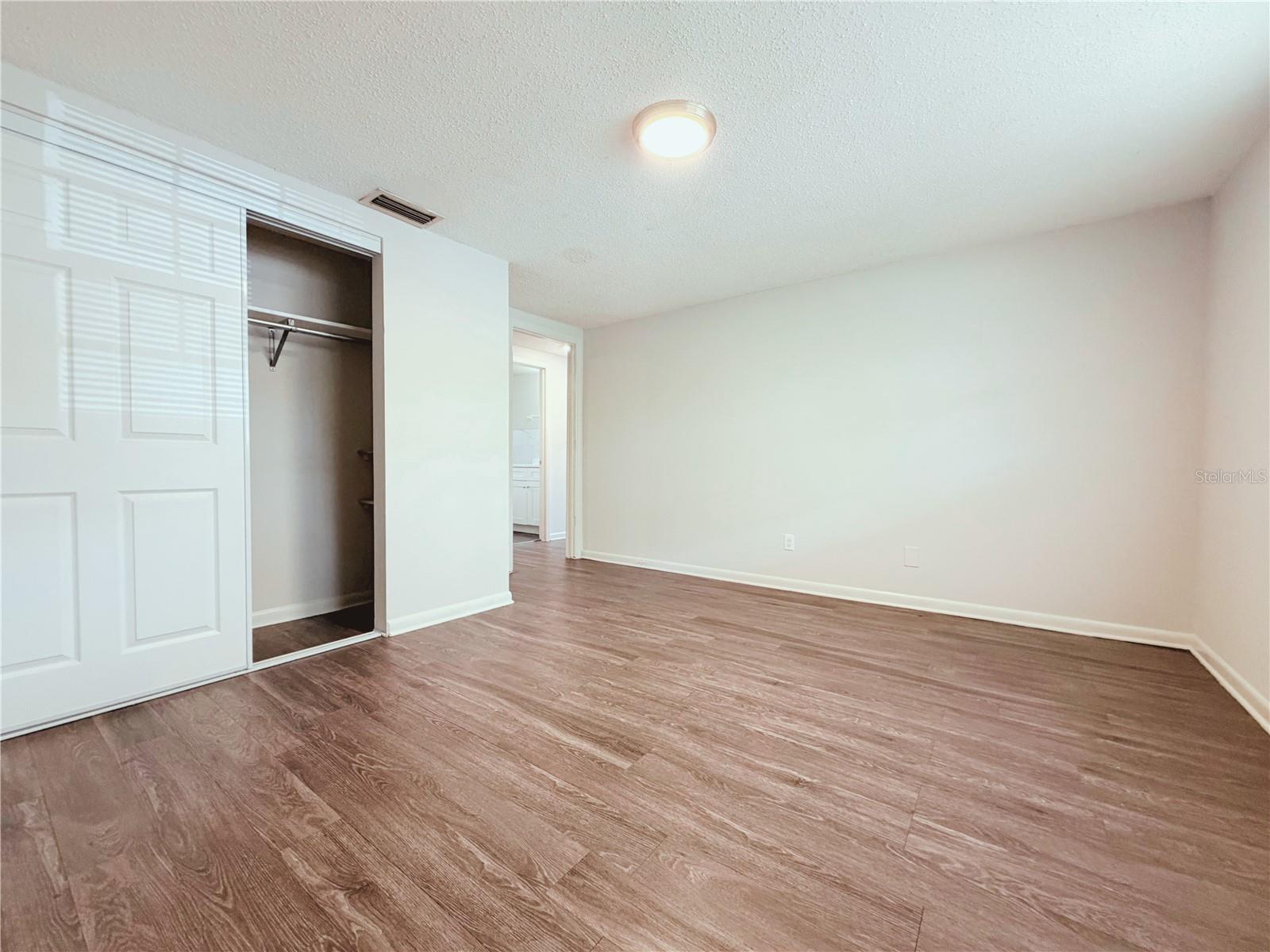 Image 7 of 9 For 5305 Oakwood Court 17