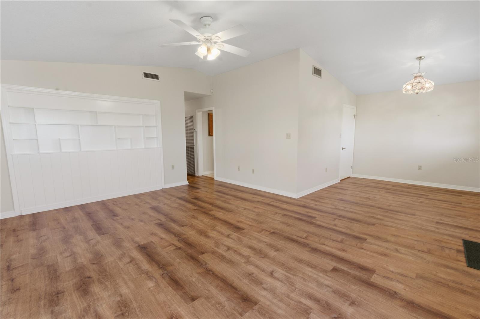 Image 11 of 44 For 2425 Burns Avenue