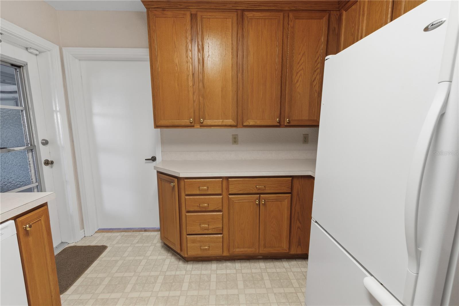 Image 12 of 44 For 2425 Burns Avenue