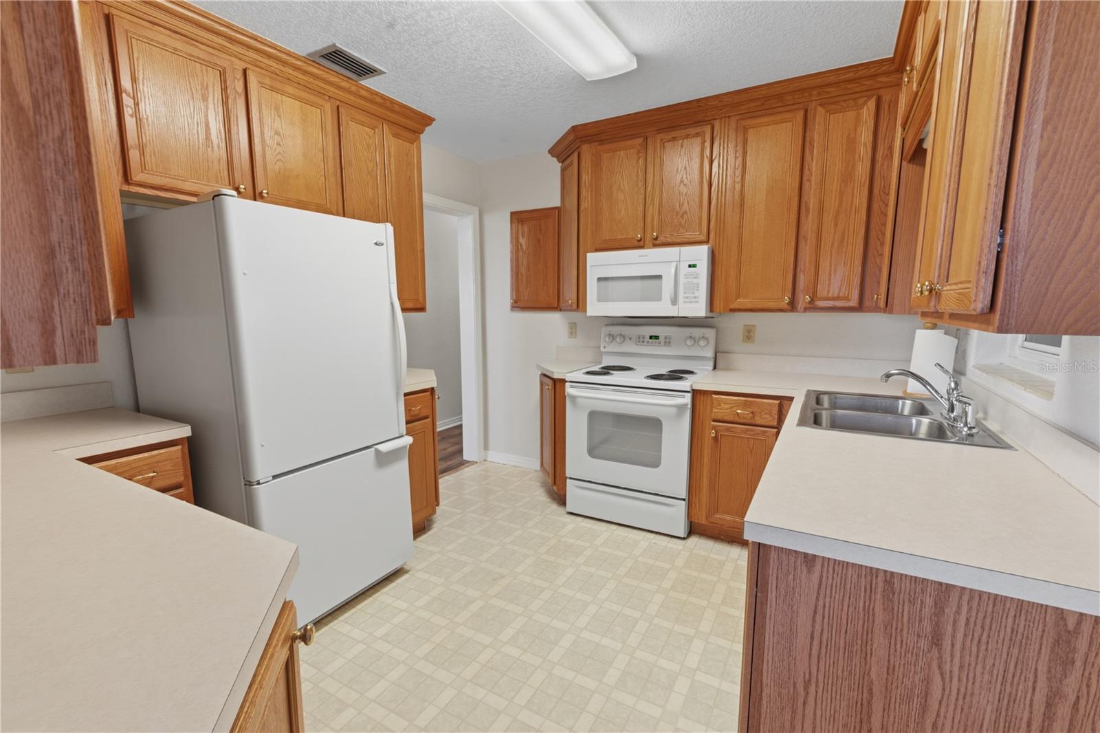 Image 14 of 44 For 2425 Burns Avenue