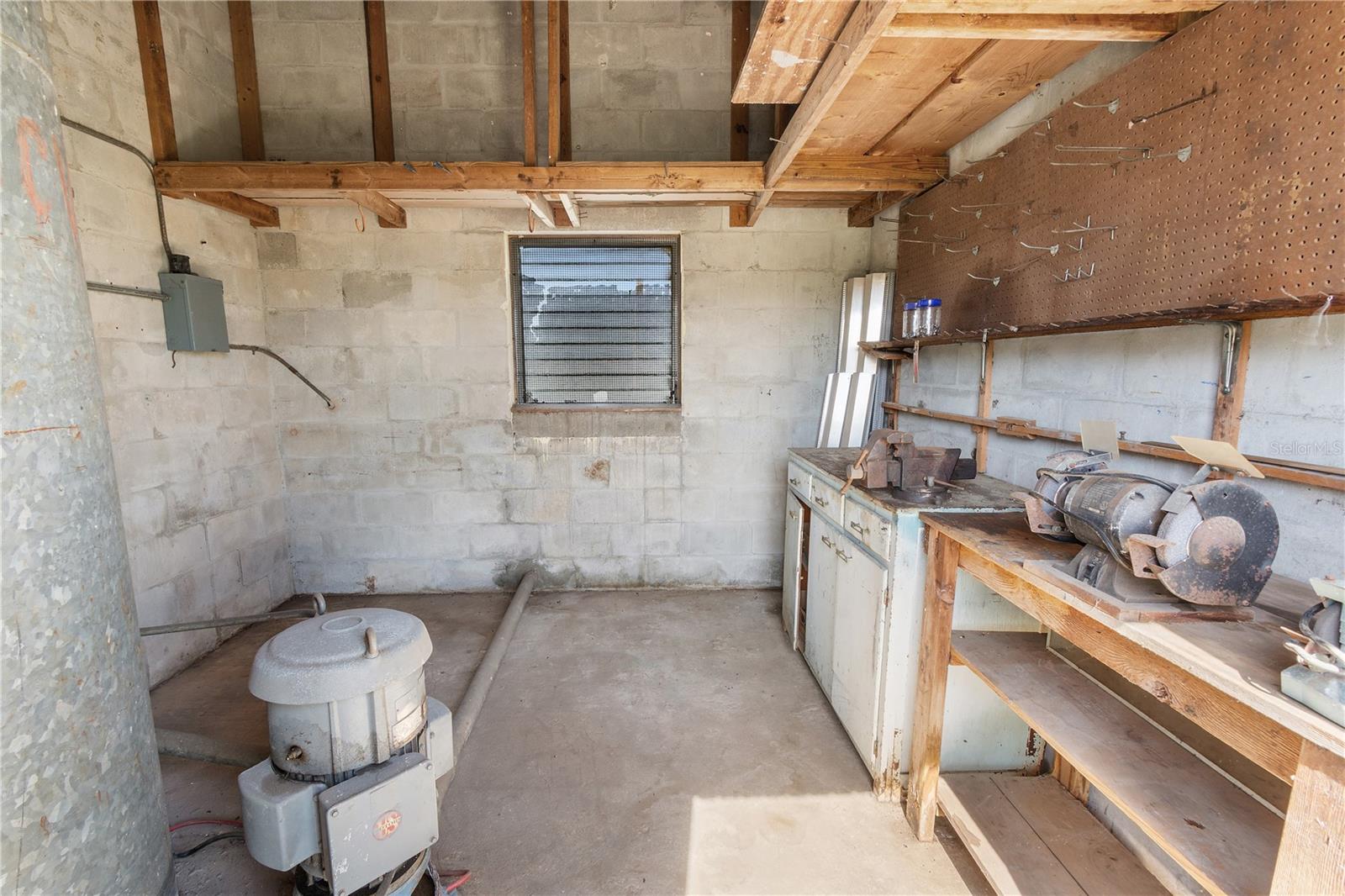 Image 33 of 44 For 2425 Burns Avenue