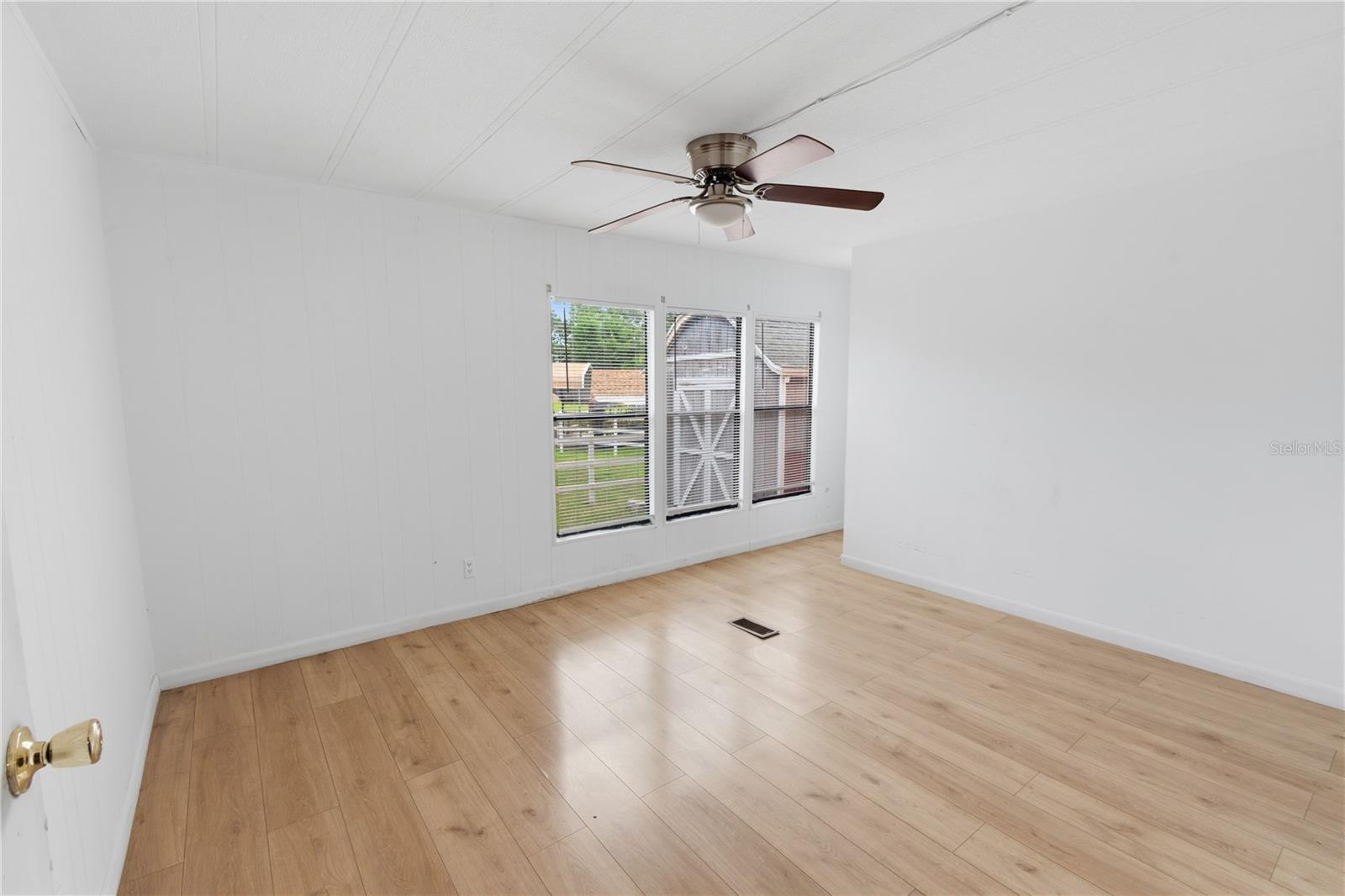 Image 17 of 31 For 1025 Carver Street