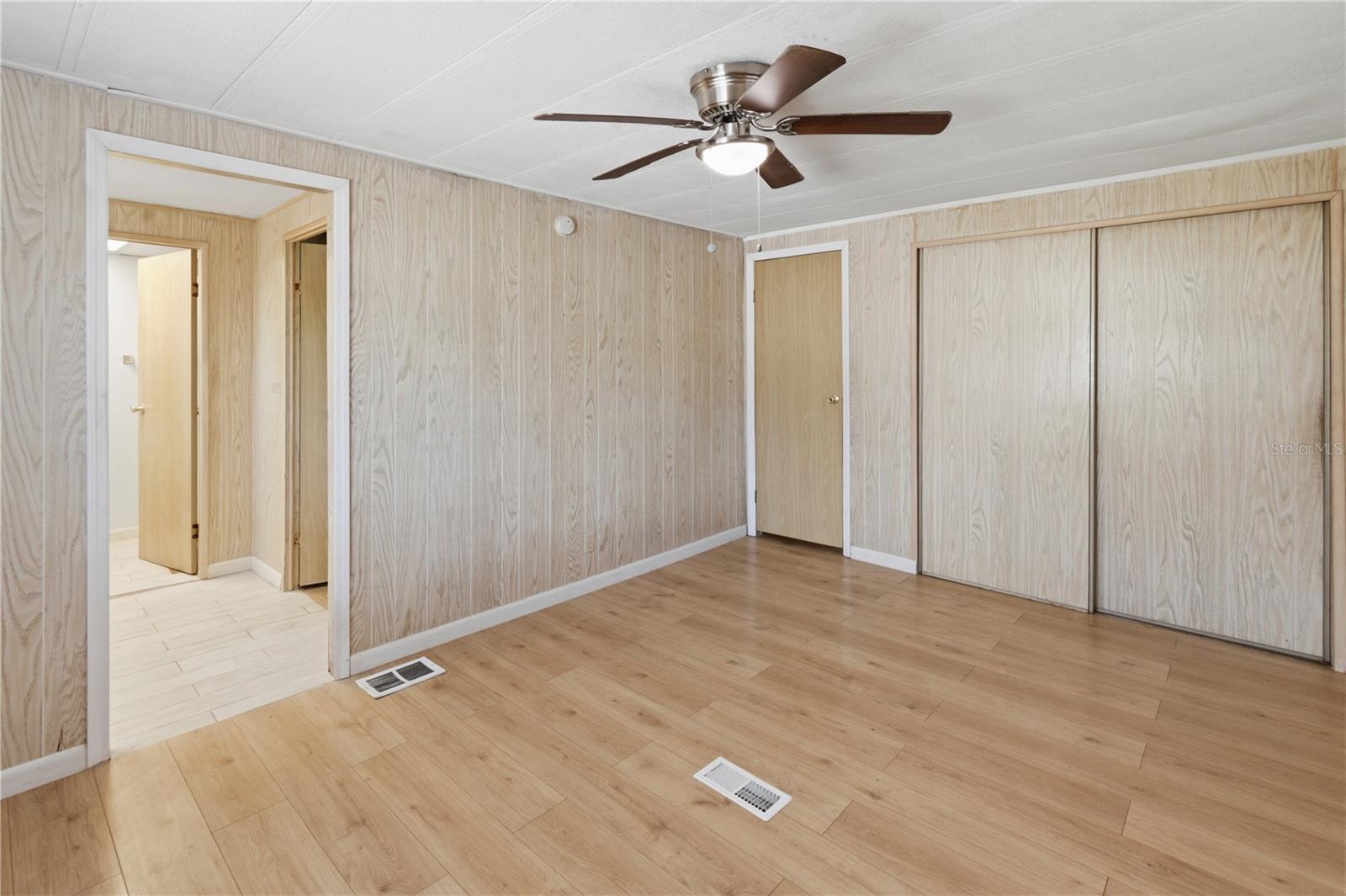 Image 18 of 31 For 1025 Carver Street