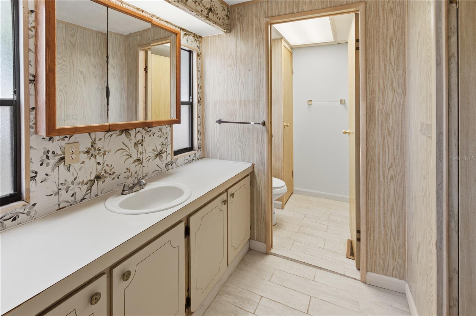Image 21 of 31 For 1025 Carver Street