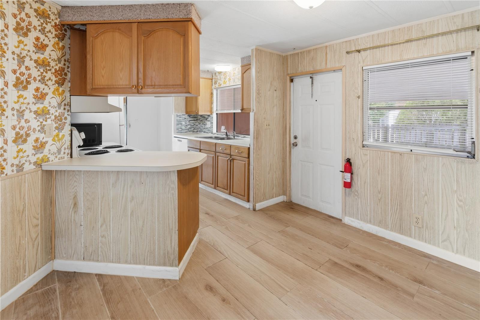 Image 7 of 31 For 1025 Carver Street