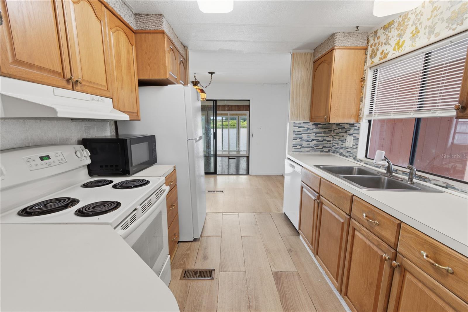 Image 8 of 31 For 1025 Carver Street