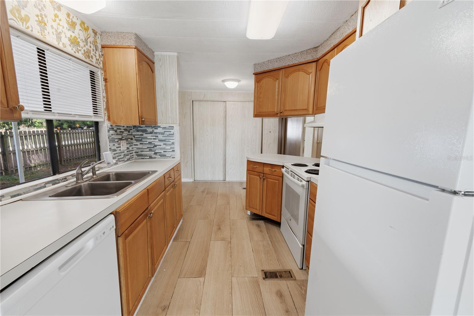 Image 9 of 31 For 1025 Carver Street