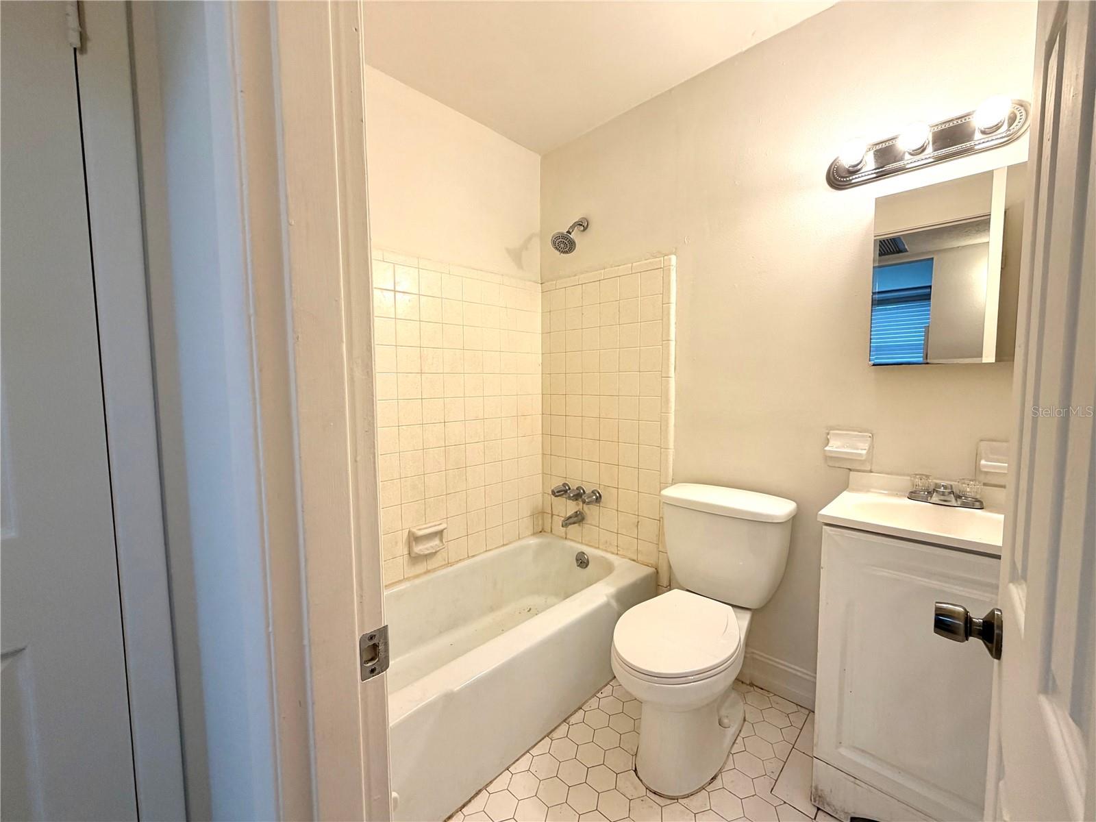 Image 7 of 7 For 710 Avenue C Sw 4a