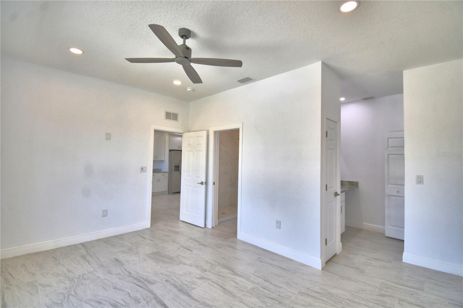 Image 19 of 25 For 7951 Sarasota Dr  B