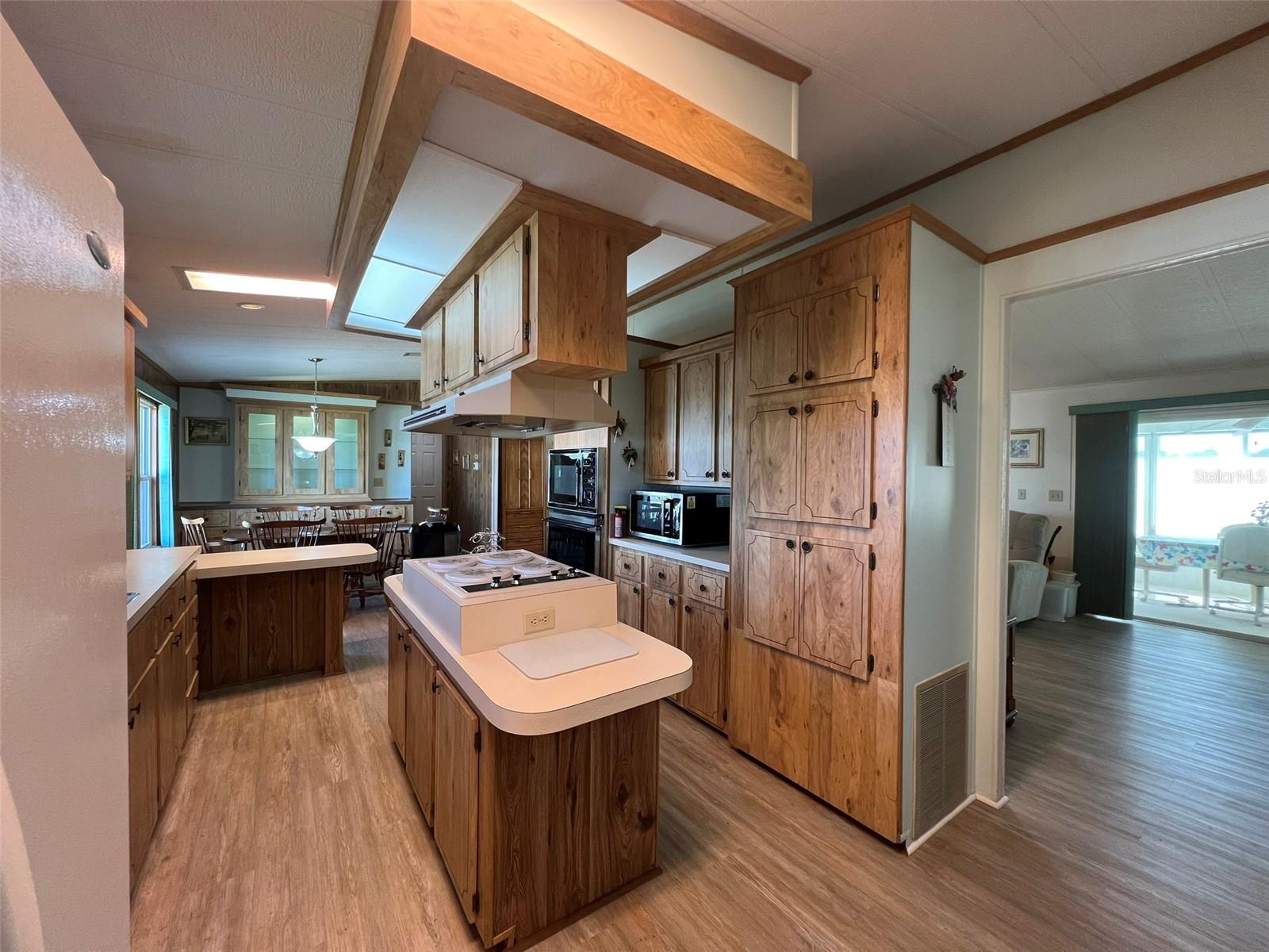 Image 7 of 44 For 2055 Floral Avenue 262