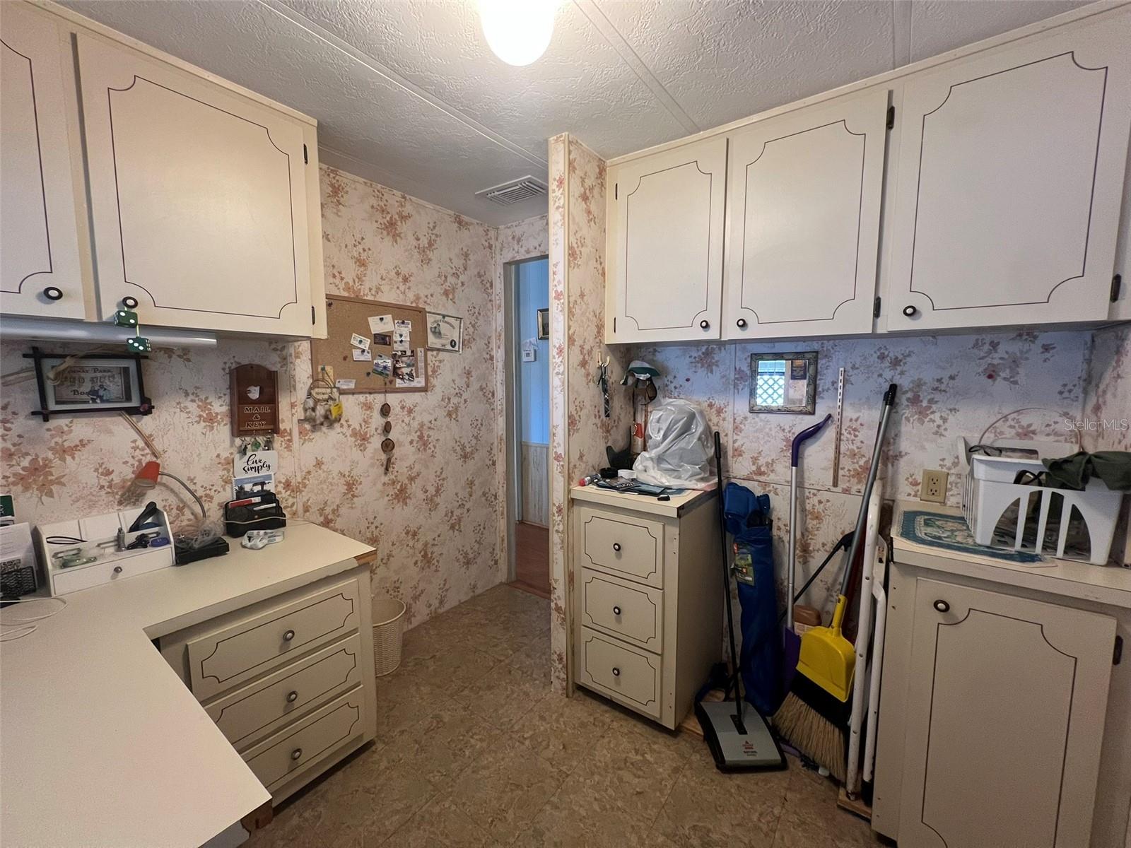 Image 30 of 50 For 2055 Floral Avenue 45
