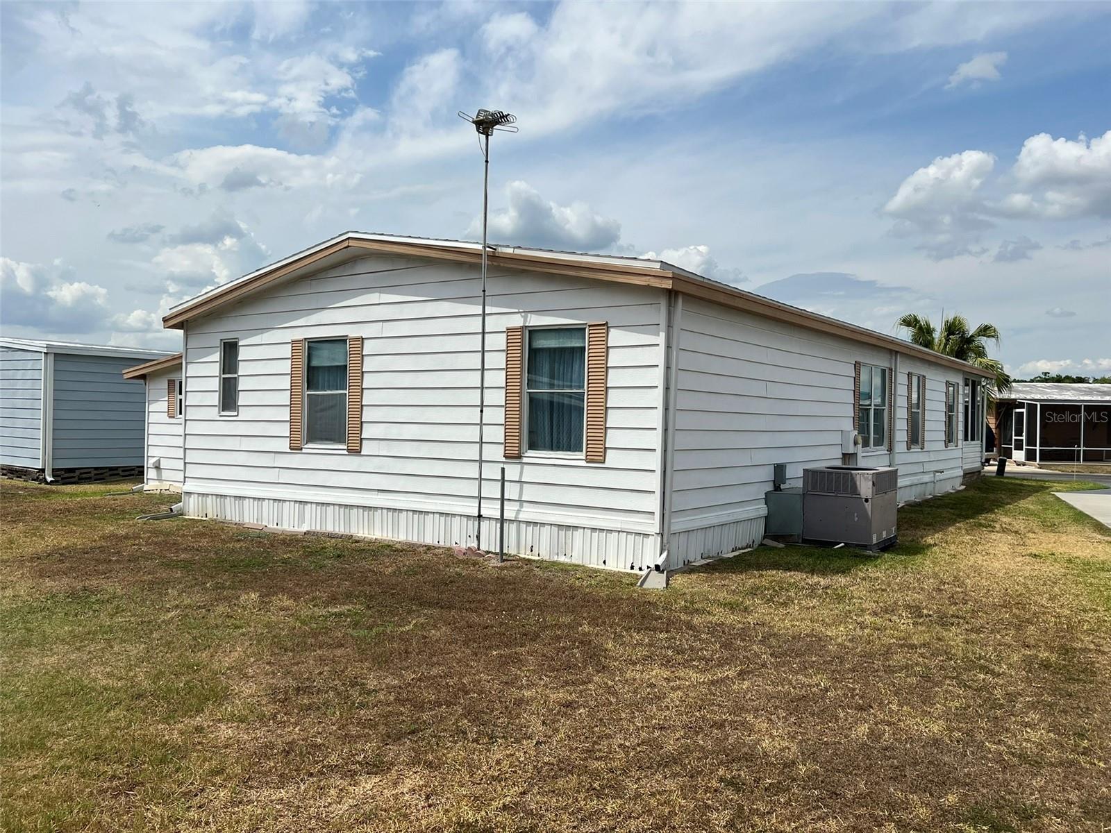 Image 36 of 50 For 2055 Floral Avenue 45