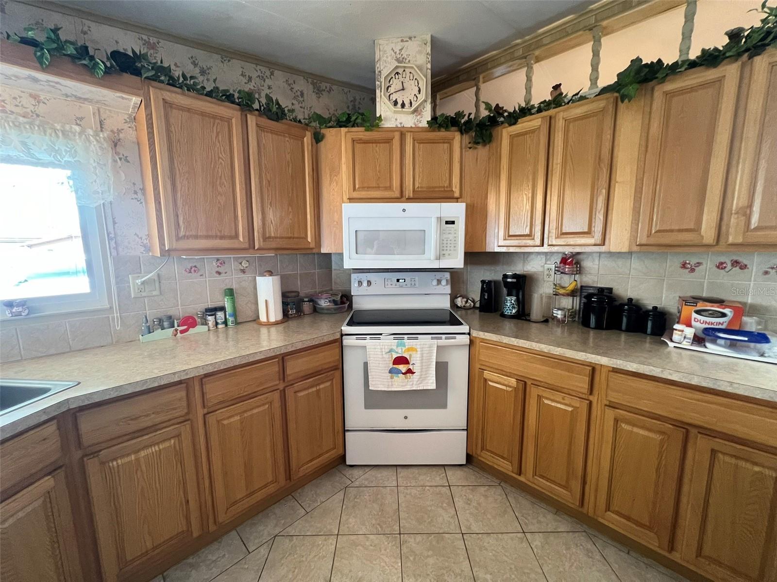 Image 6 of 50 For 2055 Floral Avenue 45