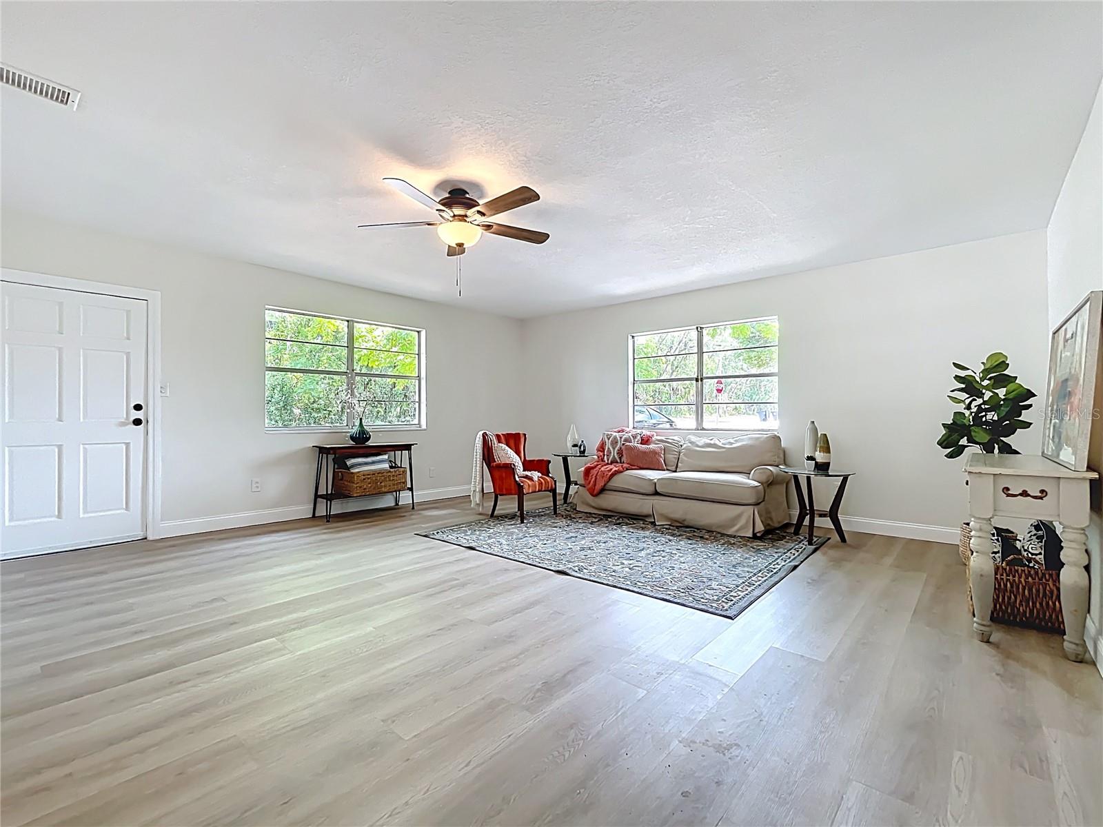 Image 11 of 49 For 603 Solana Street