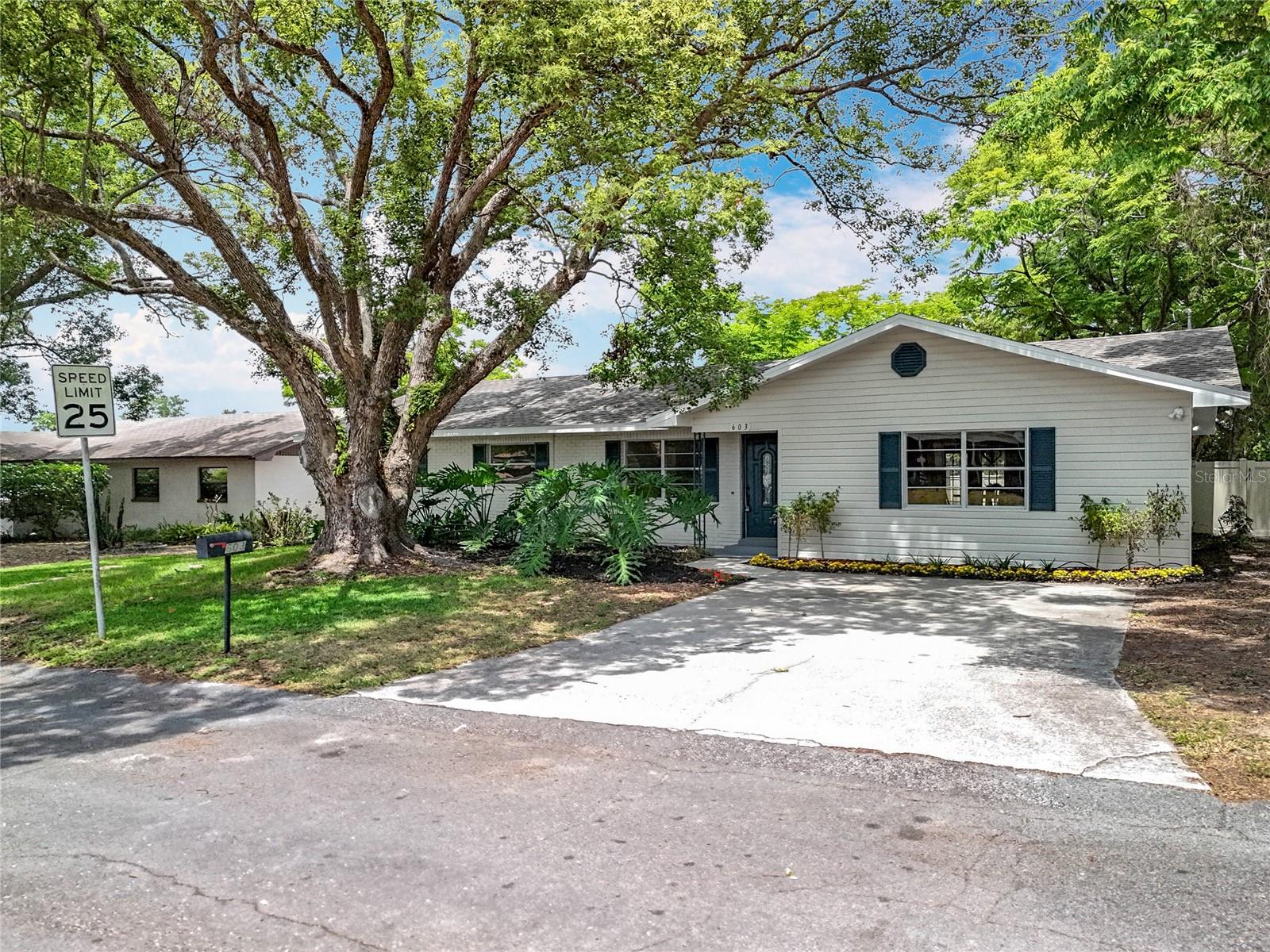 Image 3 of 49 For 603 Solana Street