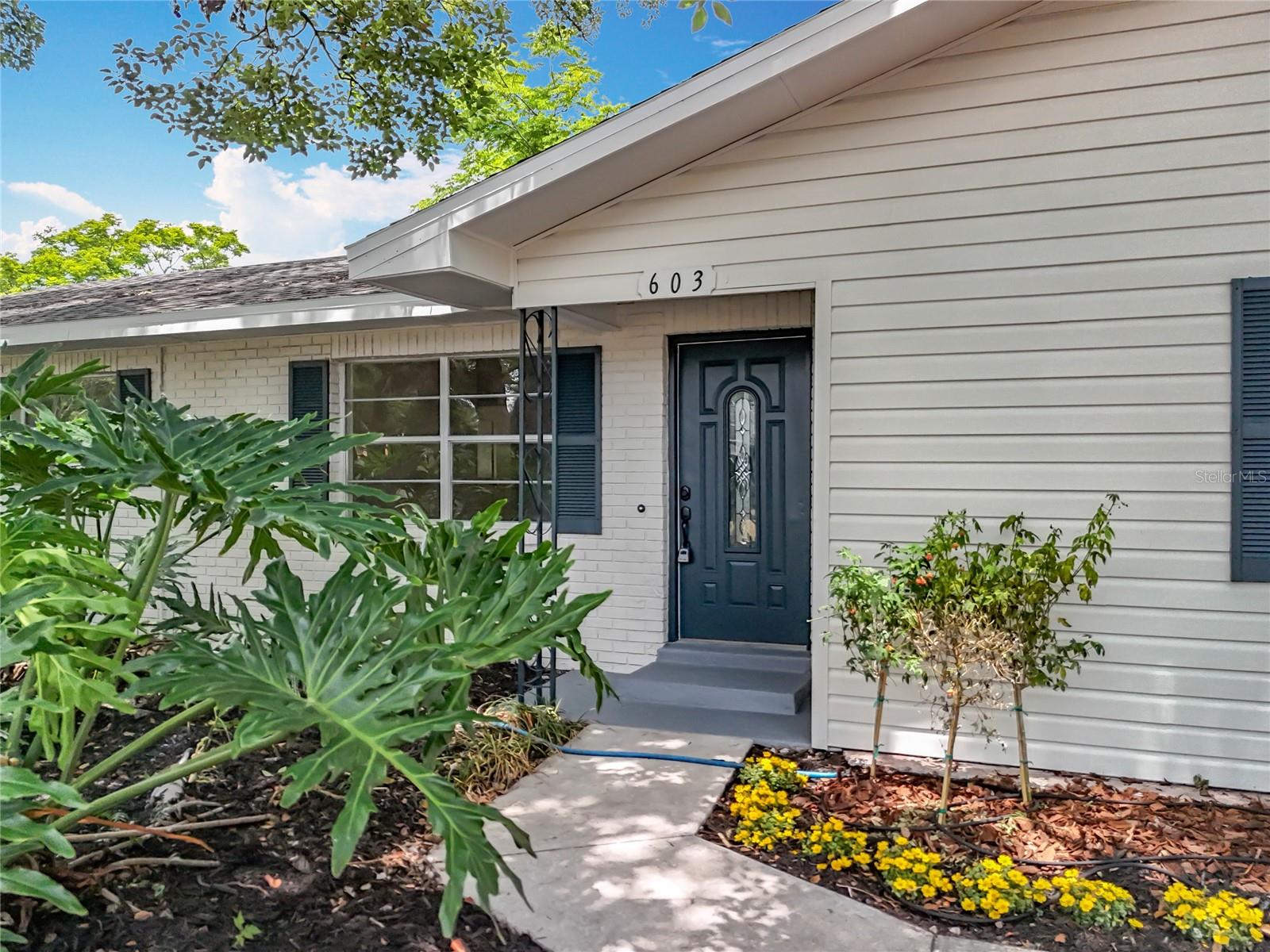 Image 9 of 49 For 603 Solana Street