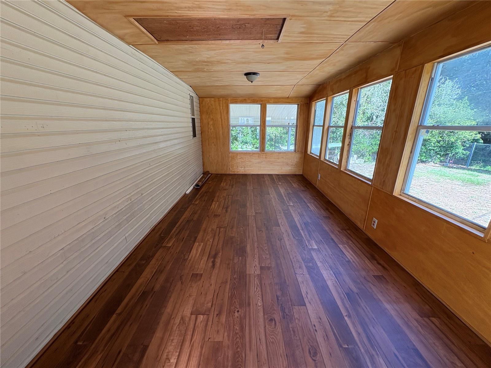 Image 17 of 18 For 3527 Sutton Hills Drive N