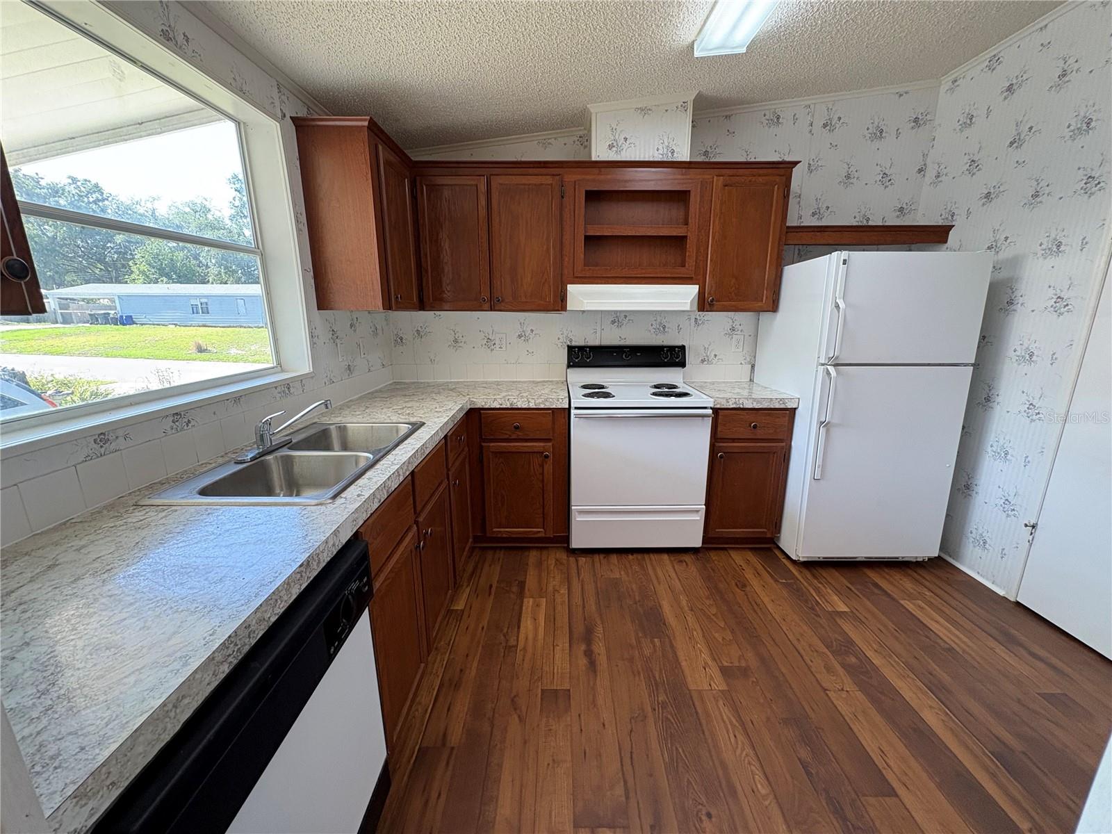 Image 4 of 18 For 3527 Sutton Hills Drive N