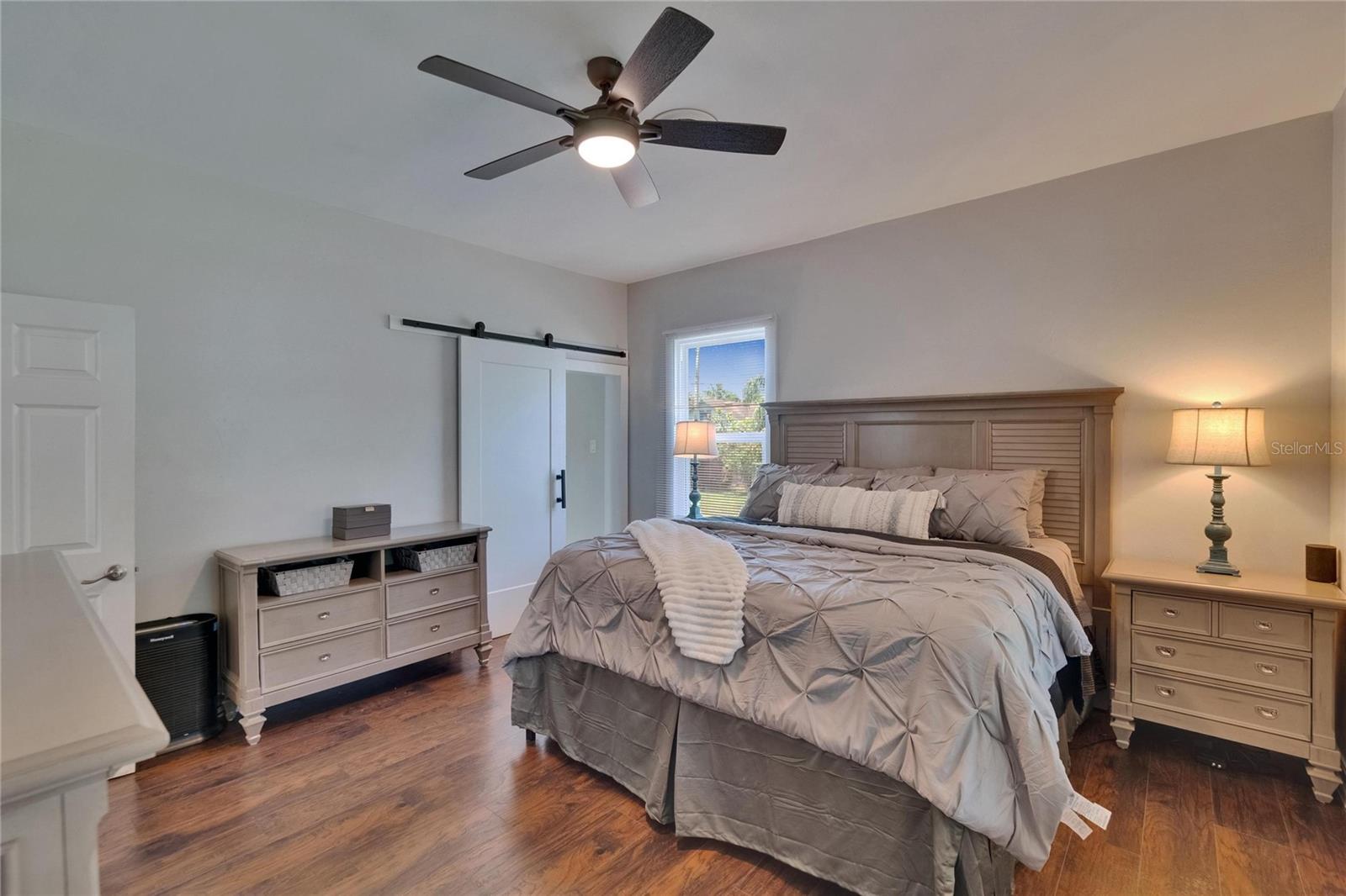 Image 19 of 83 For 733 Clayton Avenue