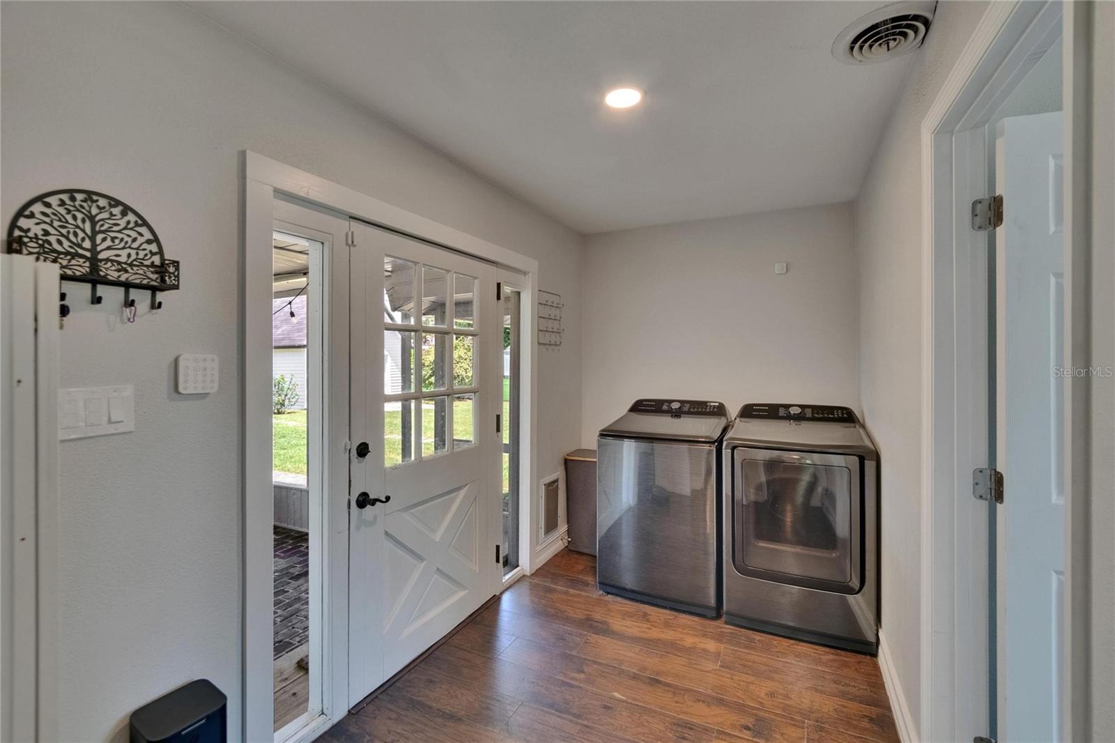 Image 36 of 83 For 733 Clayton Avenue