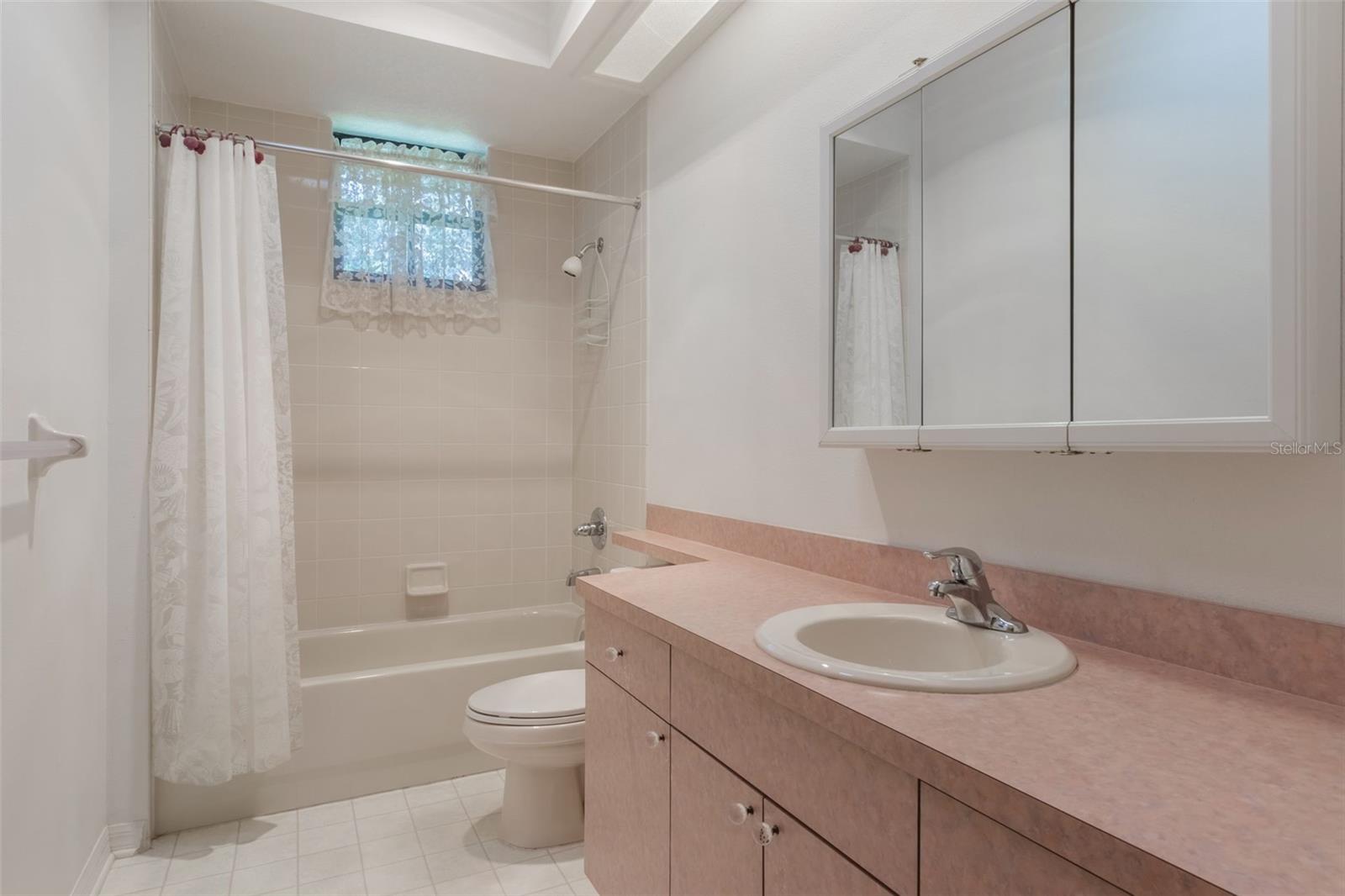 Image 18 of 36 For 1131 Country Oaks Boulevard