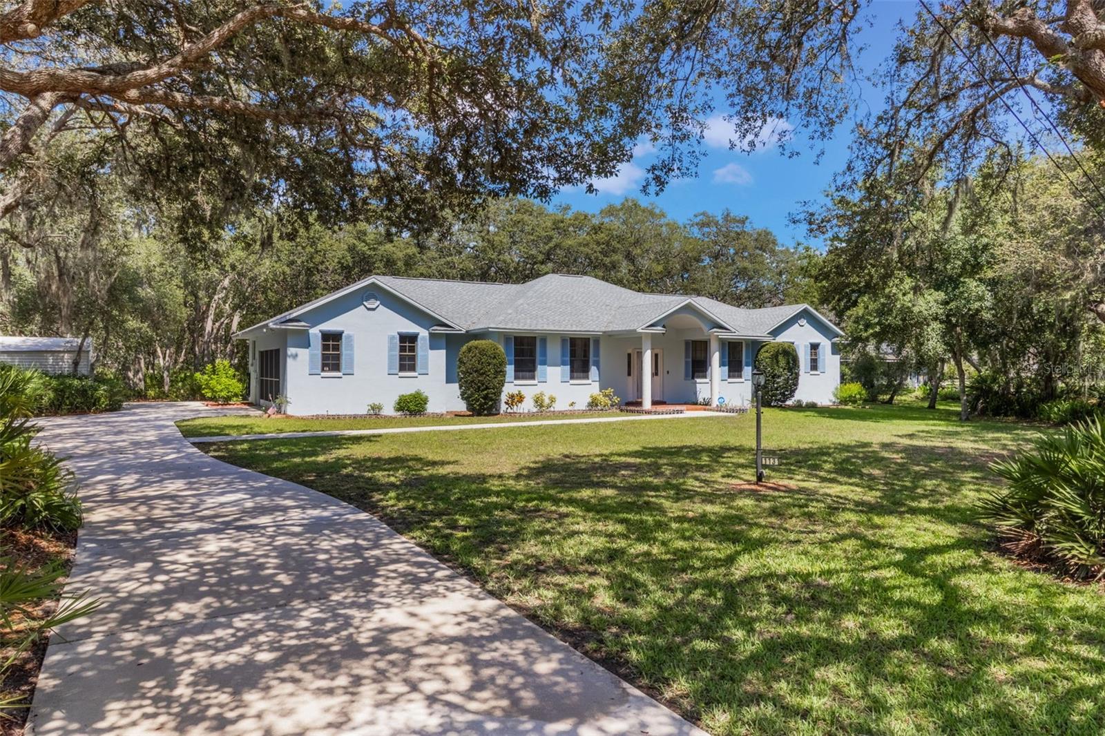 Image 2 of 36 For 1131 Country Oaks Boulevard