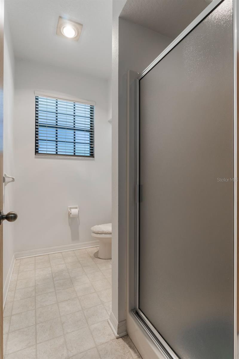 Image 28 of 36 For 1131 Country Oaks Boulevard