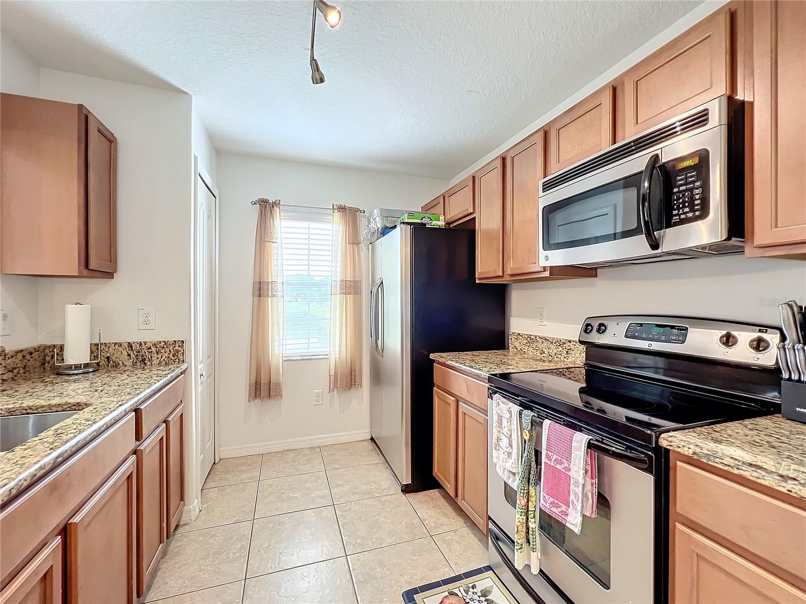 Image 12 of 51 For 519 Sandstone Street