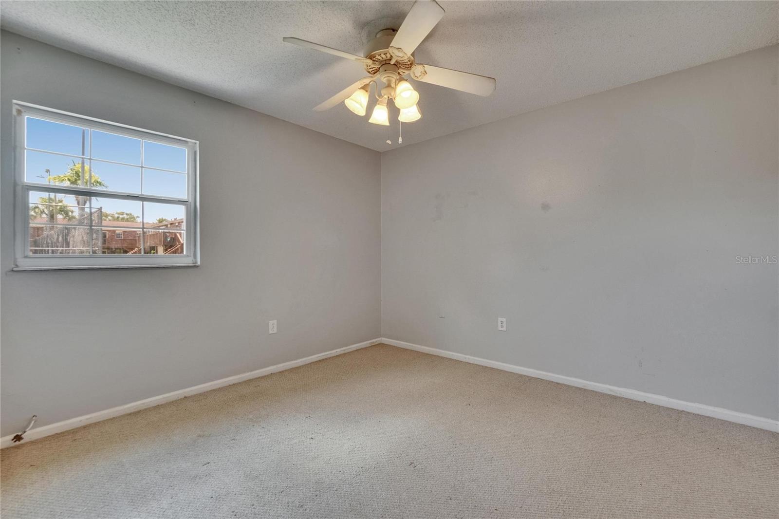 Image 31 of 54 For 1920 Edgewood Drive D7