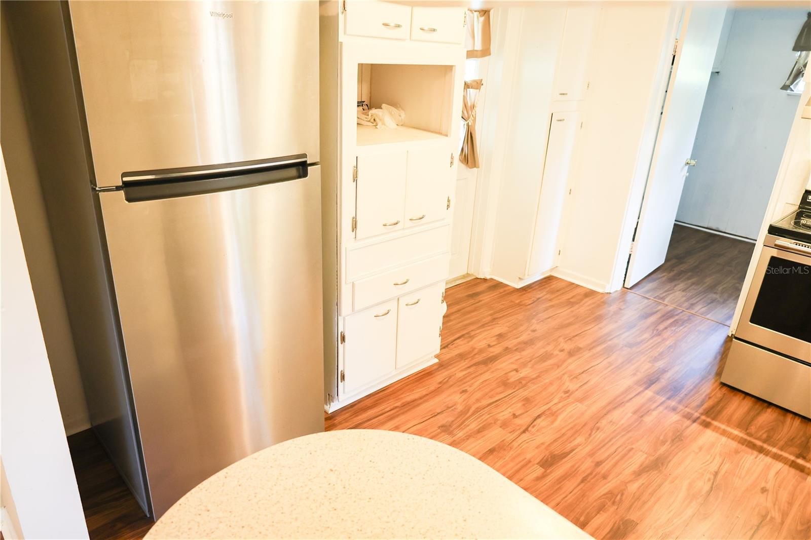 Image 13 of 30 For 733 Oleander Drive Se