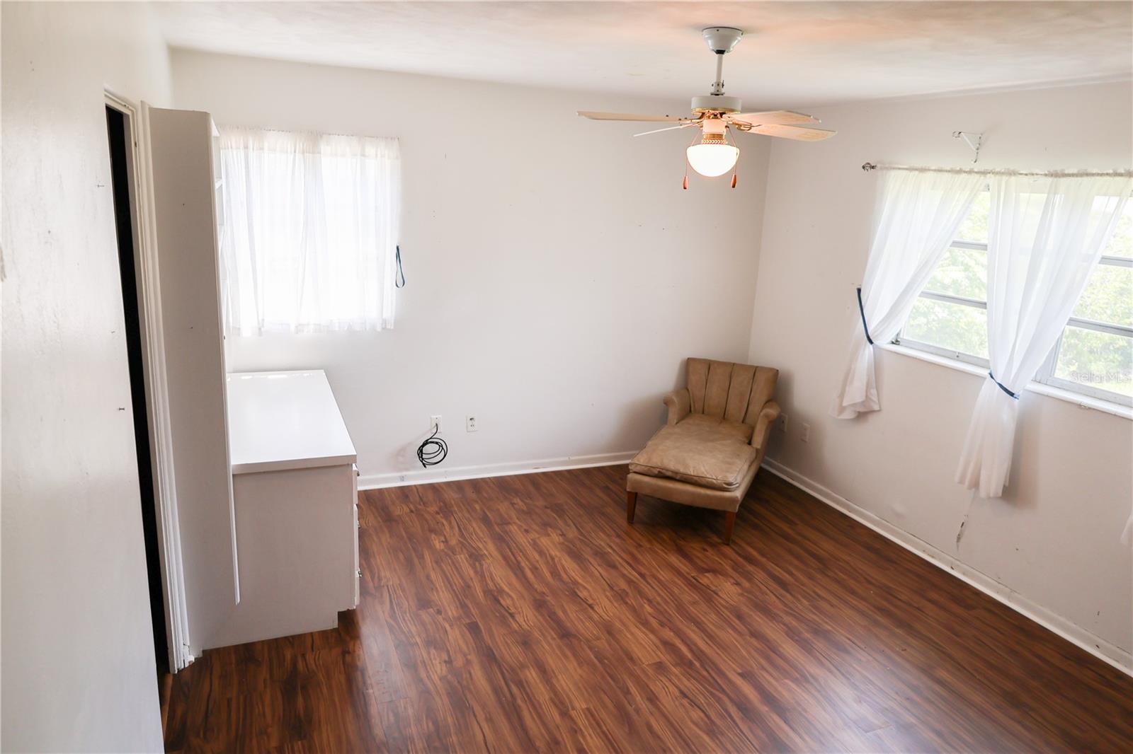 Image 17 of 30 For 733 Oleander Drive Se