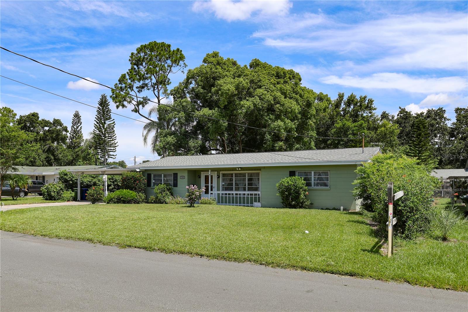 Image 2 of 30 For 733 Oleander Drive Se