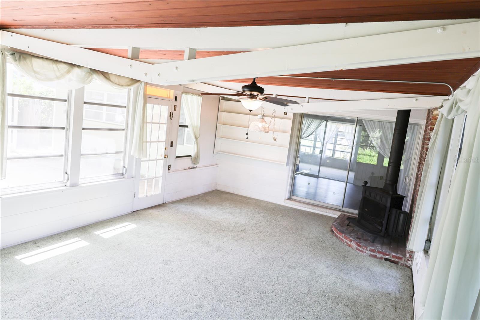 Image 23 of 30 For 733 Oleander Drive Se