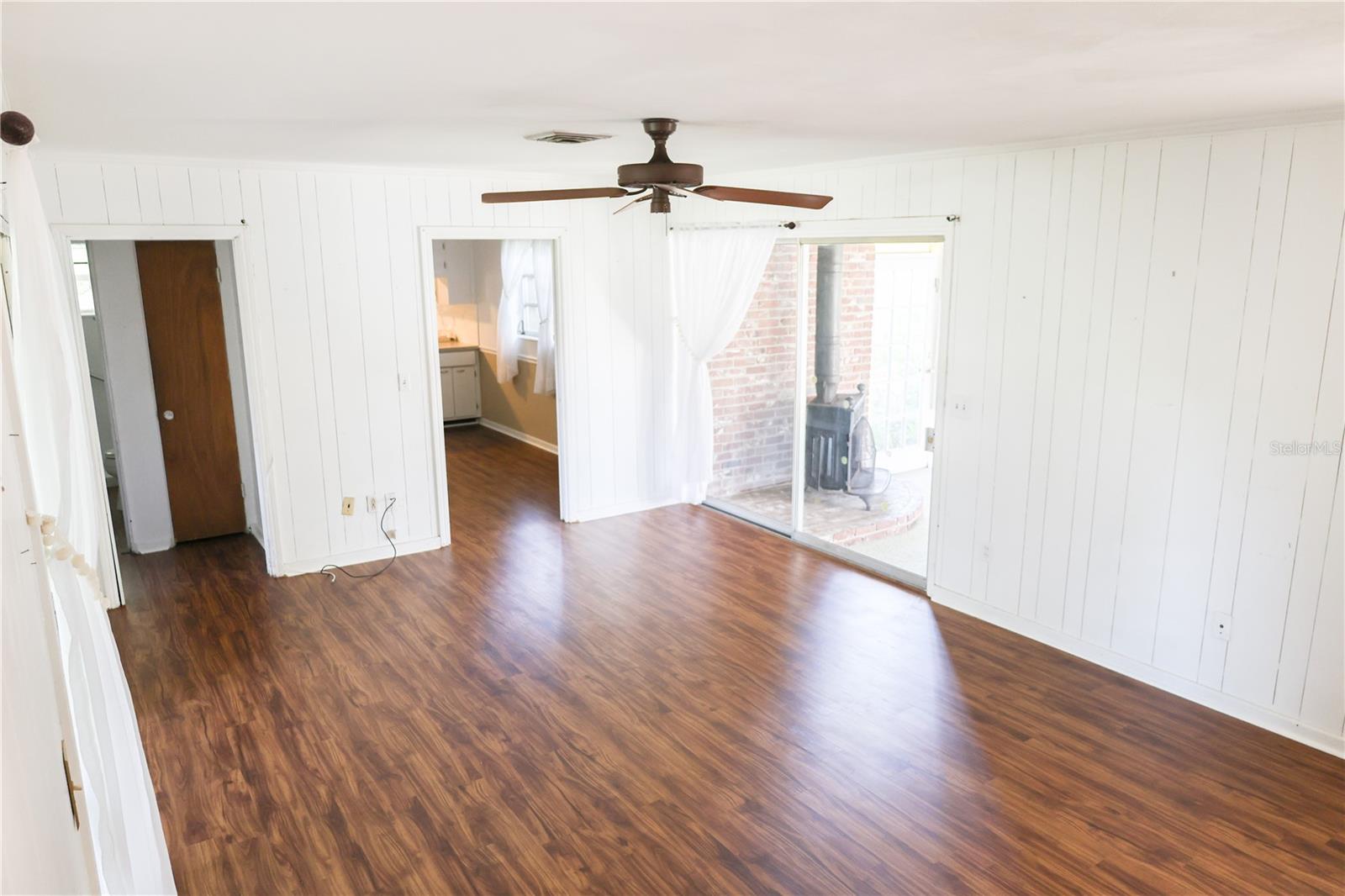 Image 8 of 30 For 733 Oleander Drive Se