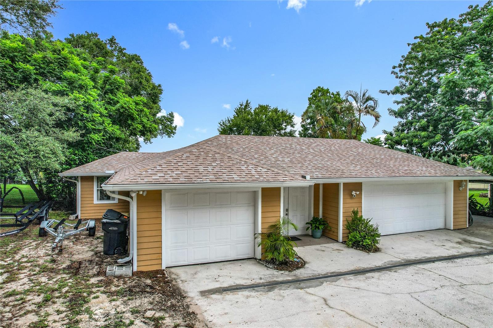 Image 18 of 77 For 125 Lake Roy Drive