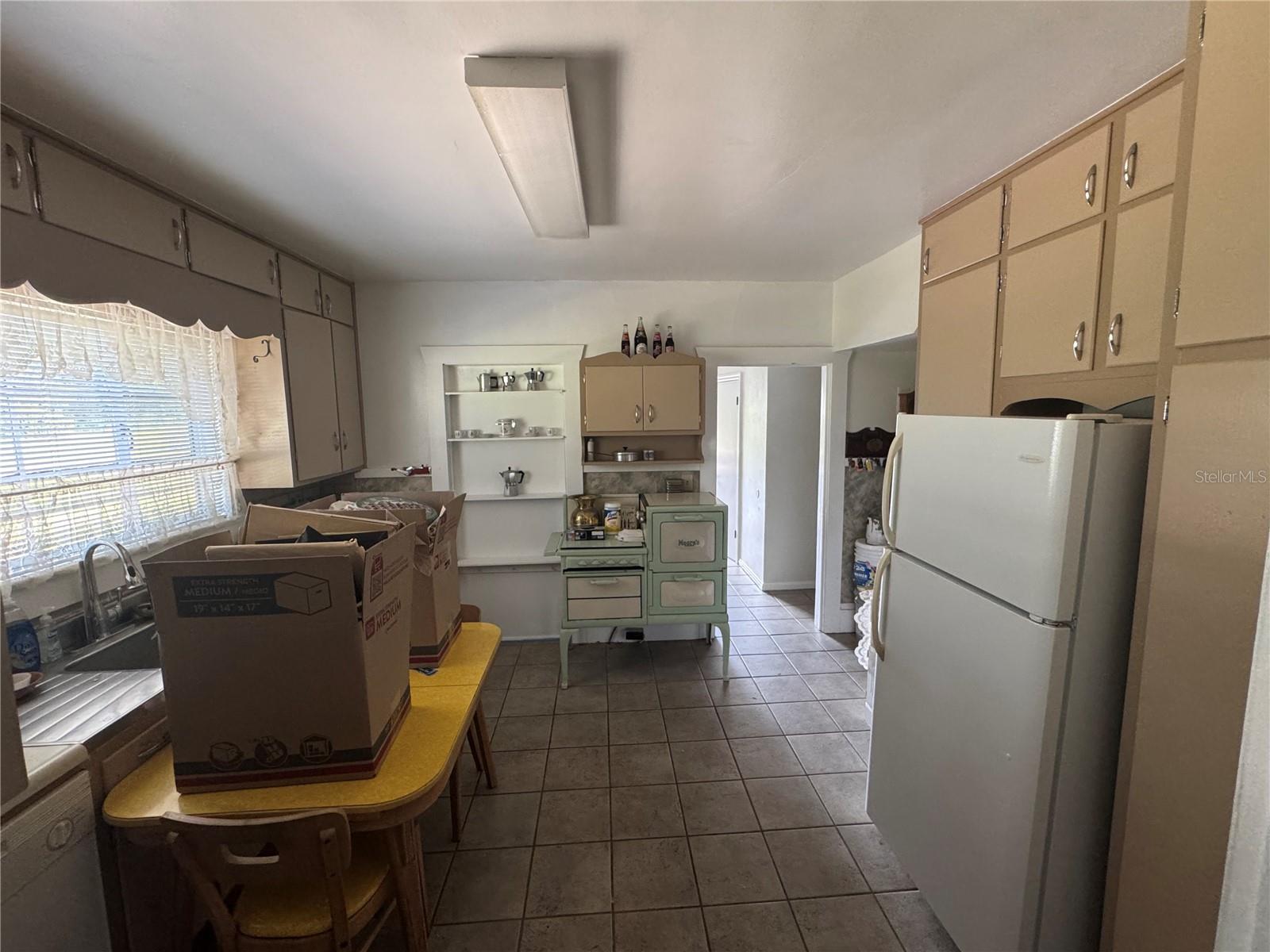 Image 5 of 17 For 530 Ridge Avenue