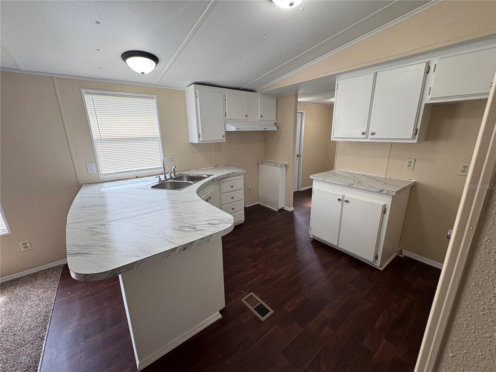 Image 4 of 22 For 10905 Country View Drive