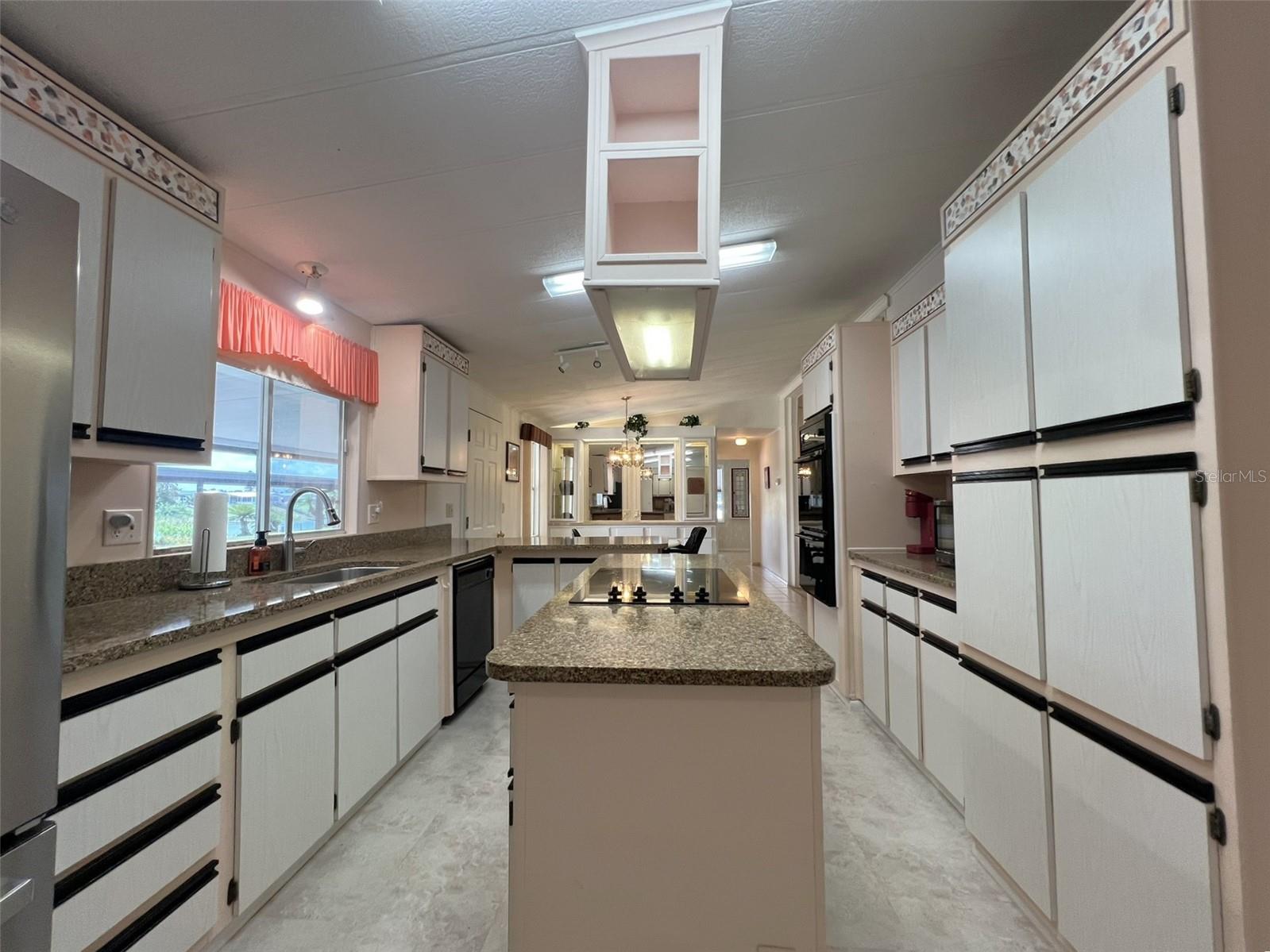 Image 13 of 90 For 2055 Floral Avenue 246