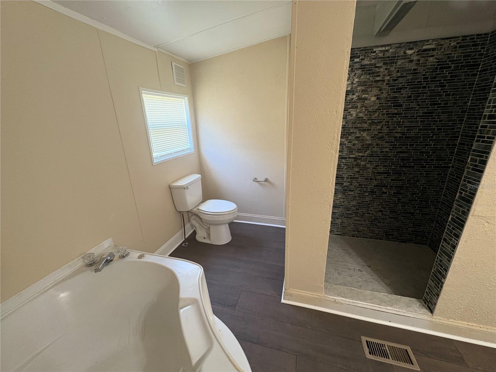 Image 13 of 16 For 925 8th Street