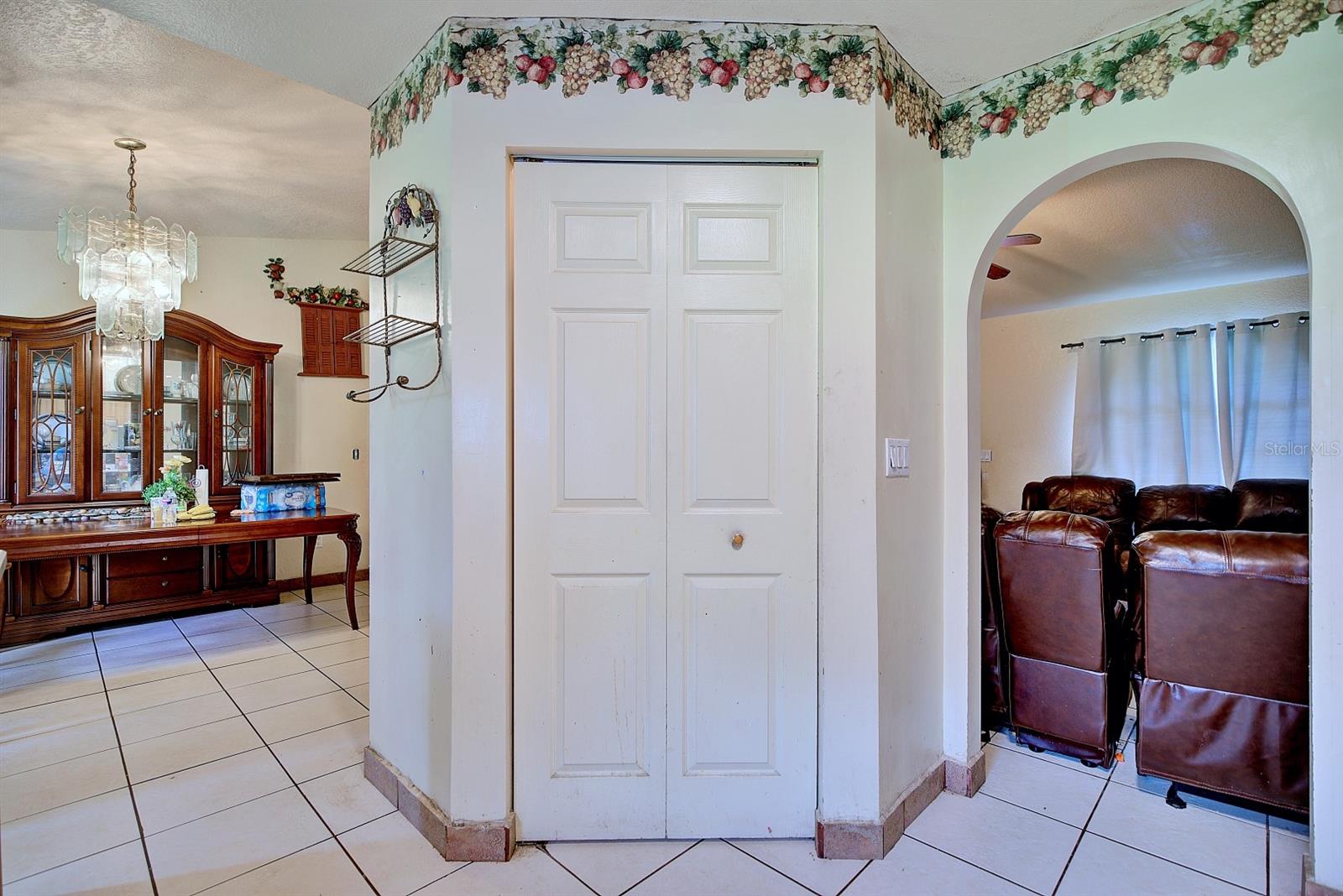 Image 14 of 35 For 3092 Golfview Drive