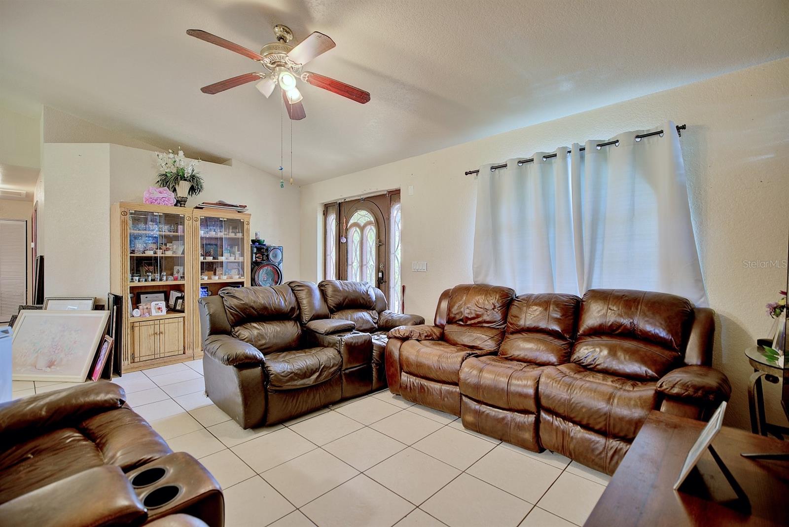 Image 5 of 35 For 3092 Golfview Drive