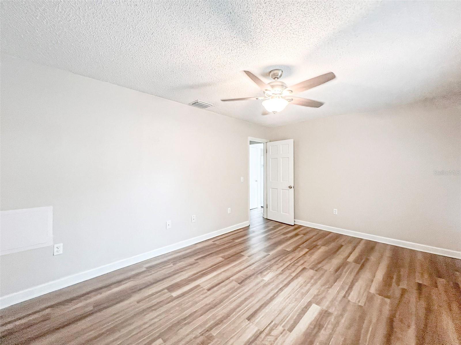 Image 13 of 31 For 2926 Forestgreen Drive S
