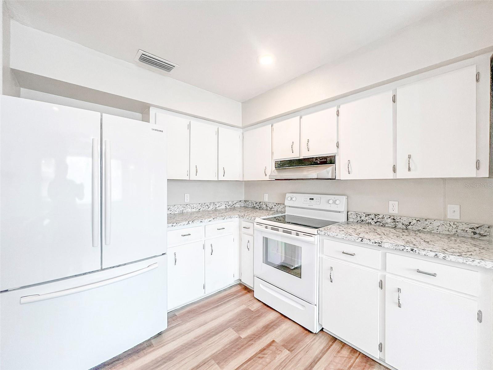Image 3 of 31 For 2926 Forestgreen Drive S