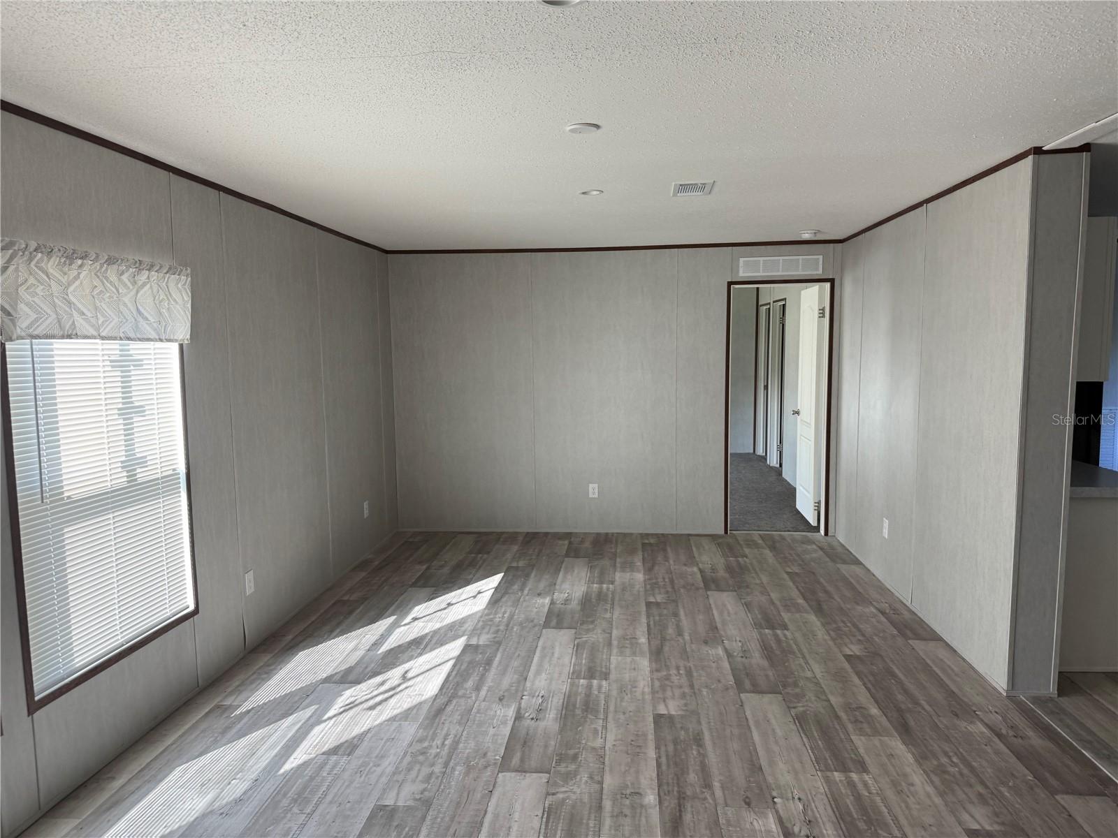 Image 3 of 15 For 1561 Poe Road