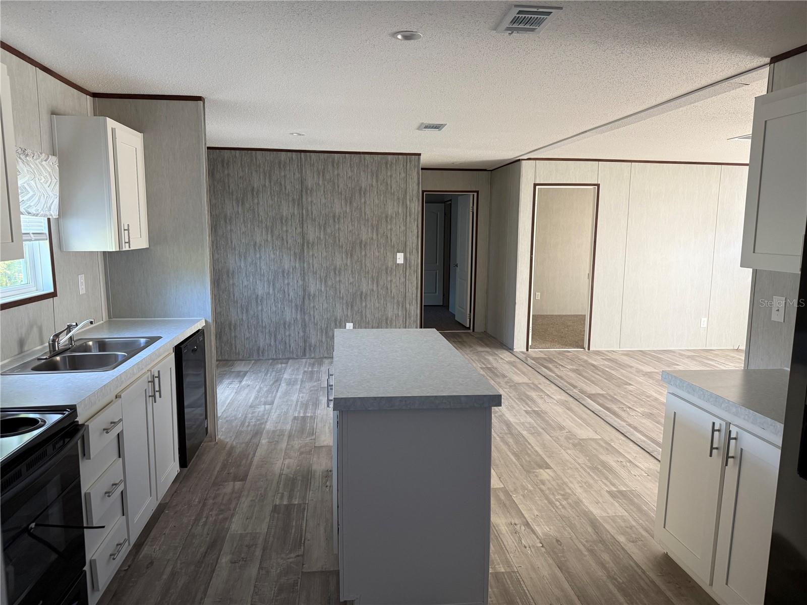 Image 4 of 15 For 1561 Poe Road