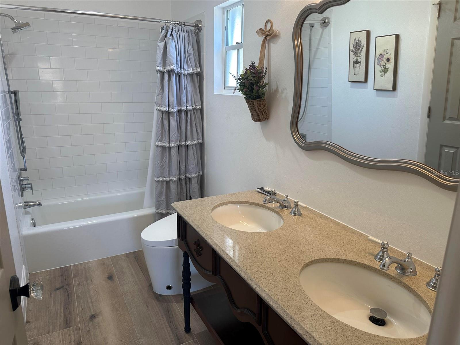 Image 19 of 30 For 3110 River Oaks Drive