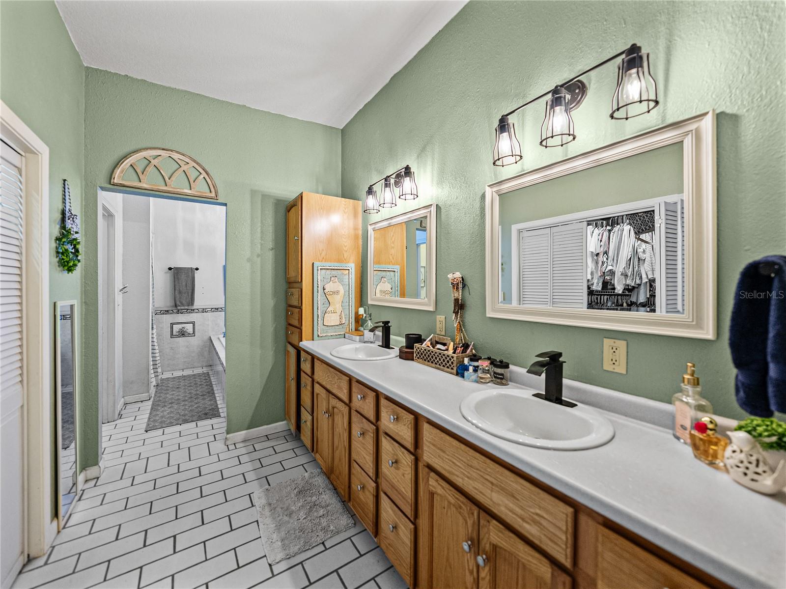 Image 22 of 70 For 135 Central Avenue