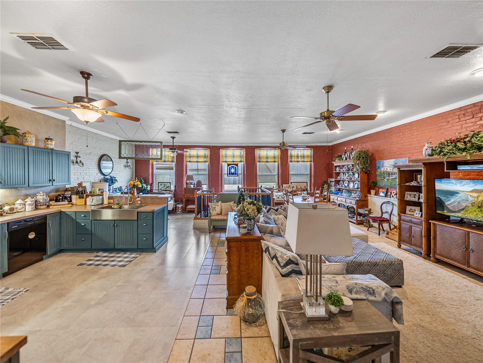 Image 36 of 70 For 135 Central Avenue